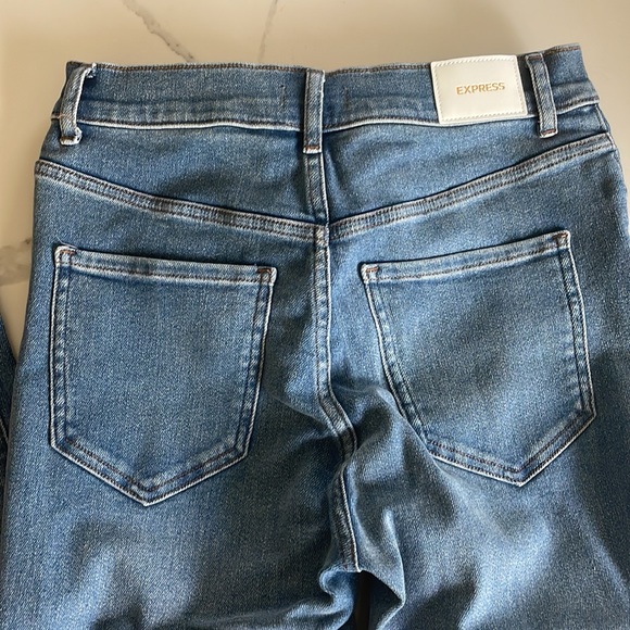Express Super High Waisted Medium Wash Double Button Skinny Jeans in Size 6R - Picture 4 of 6